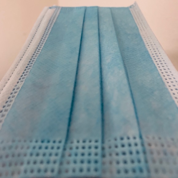 🌟SELLING FAST🌟 10 3 Layered Masks - Picture 8 of 8